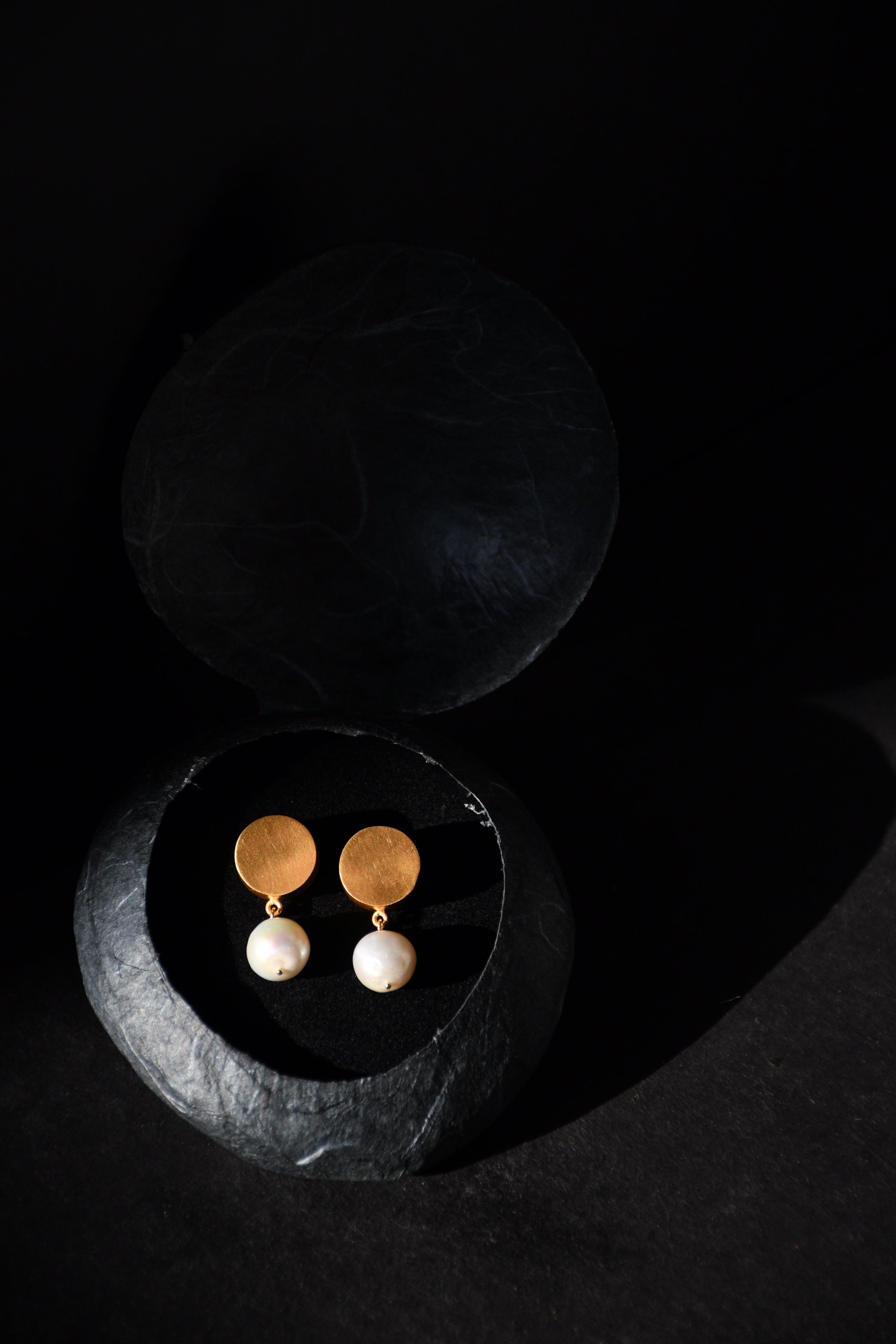Mini Box earrings with Pearls