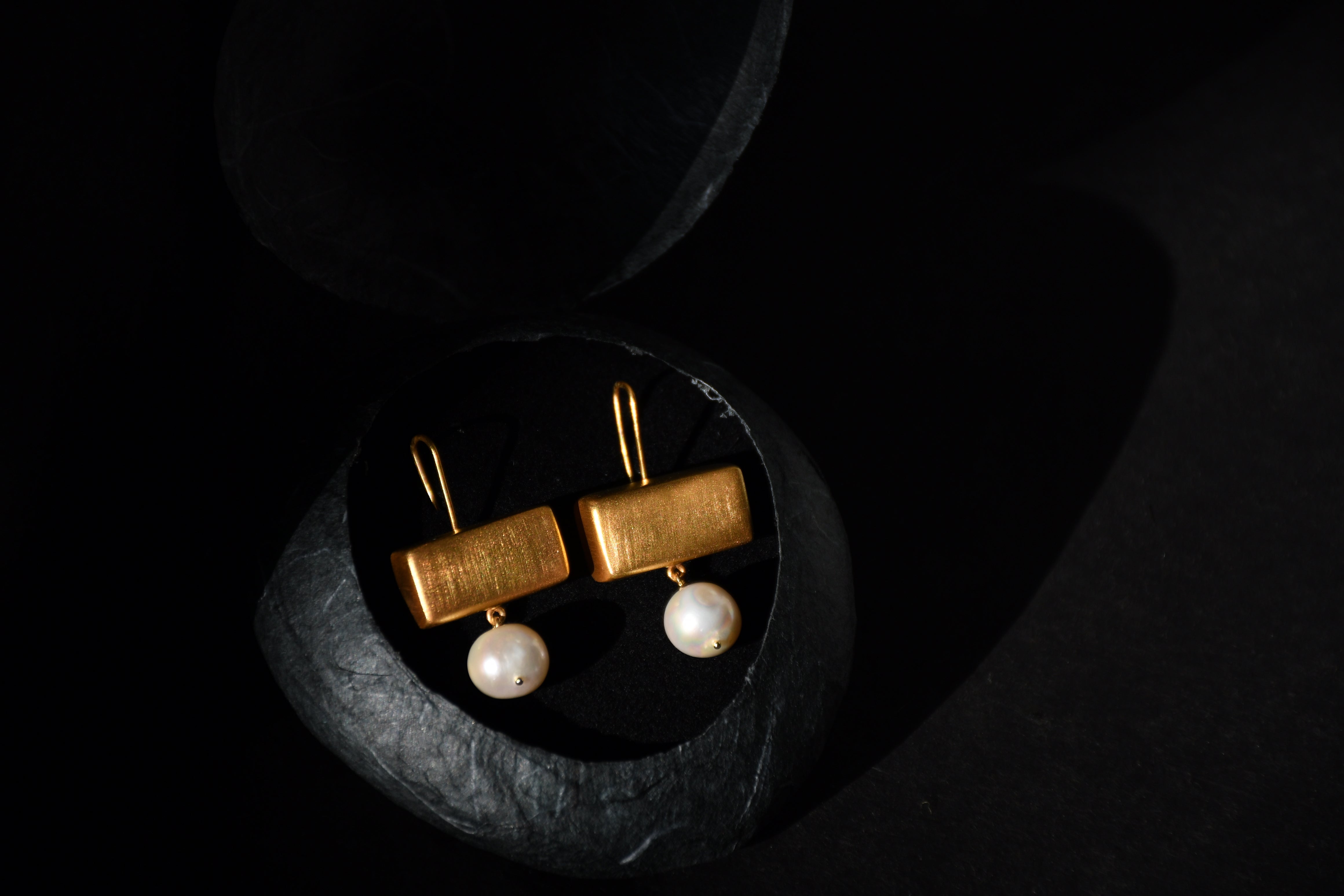 Rectaglural Box earrings with Pearls